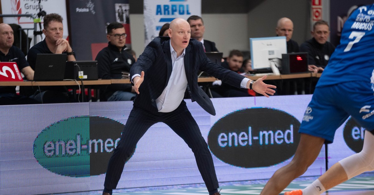 Nie do wiary! Zwolnili trenera, on przez cały czas pracuje w klubie