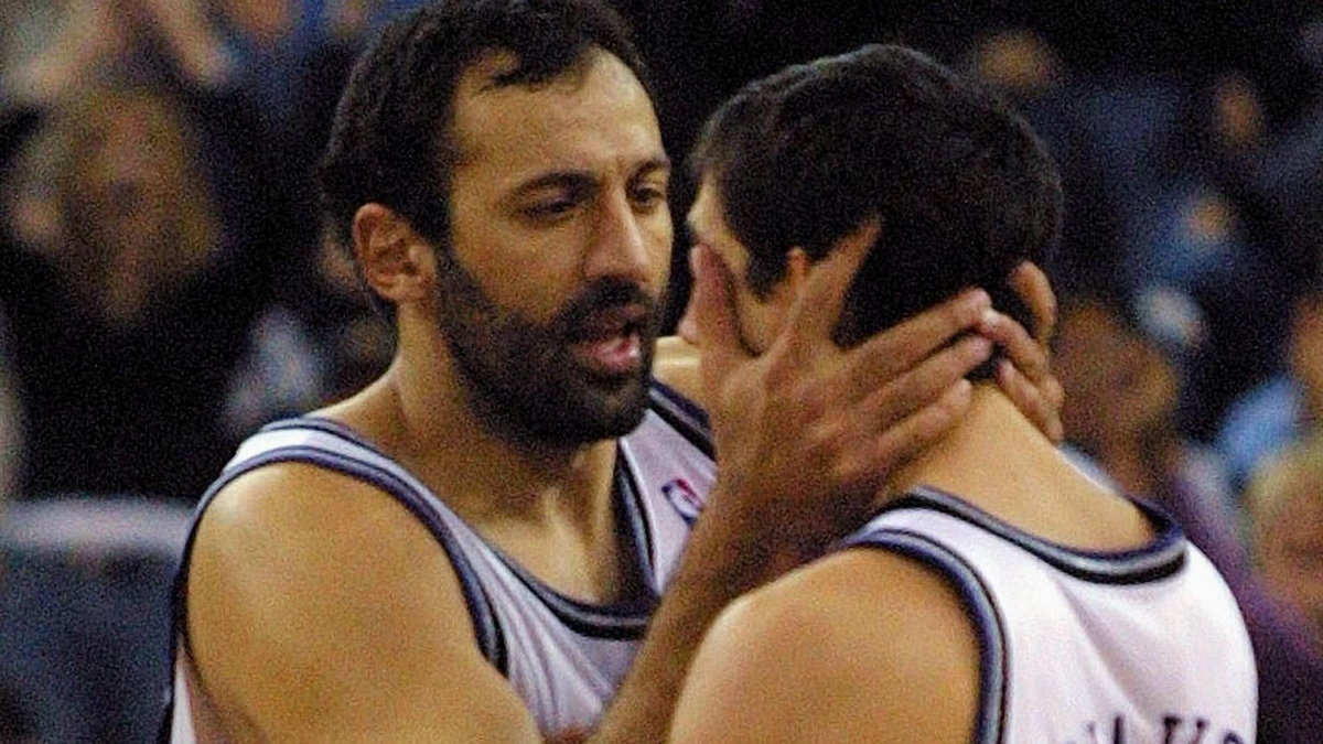 Divac i Stojaković z dyrektorskimi posadami w Sacramento Kings