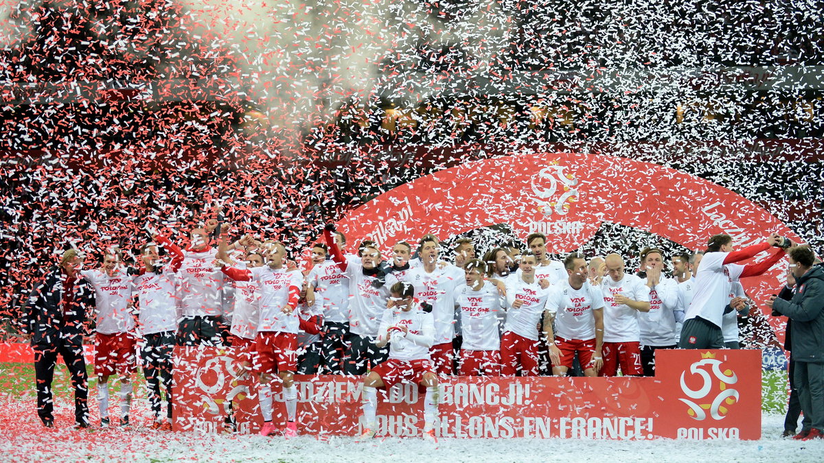 Piłkarska reprezentacja Polski świętuje awans na Euro 2016, fot. Bartłomiej Zborowski / PAP