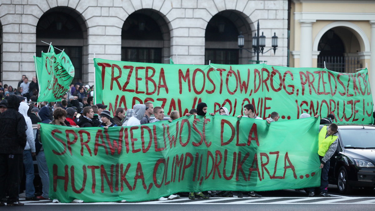 Manifestacja kibiców Legii Warszawa, fot. PAP/Tomasz Gzell