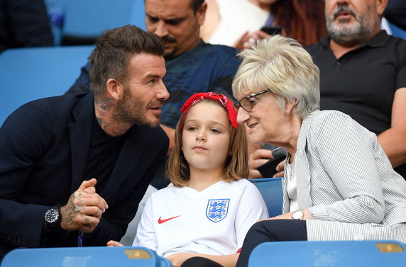 David Beckham z córką Harper i ze swoją mamą Sandrą Georginą West