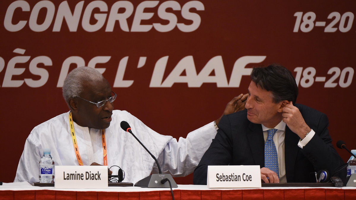 Stary prezes IAAF Lamine Diack (z lewej) i nowy – Sebastian Coe