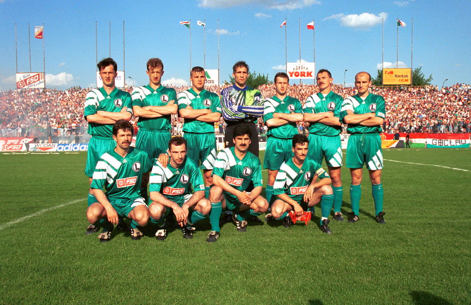 Mistrzowska drużyna Legii z 1995 r. z Jackiem Zielińskim w składzie (stoi pierwszy z lewej) 