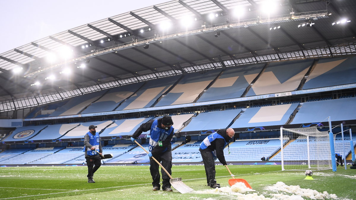 Śnieg podczas meczu Manchesteru City z PSG