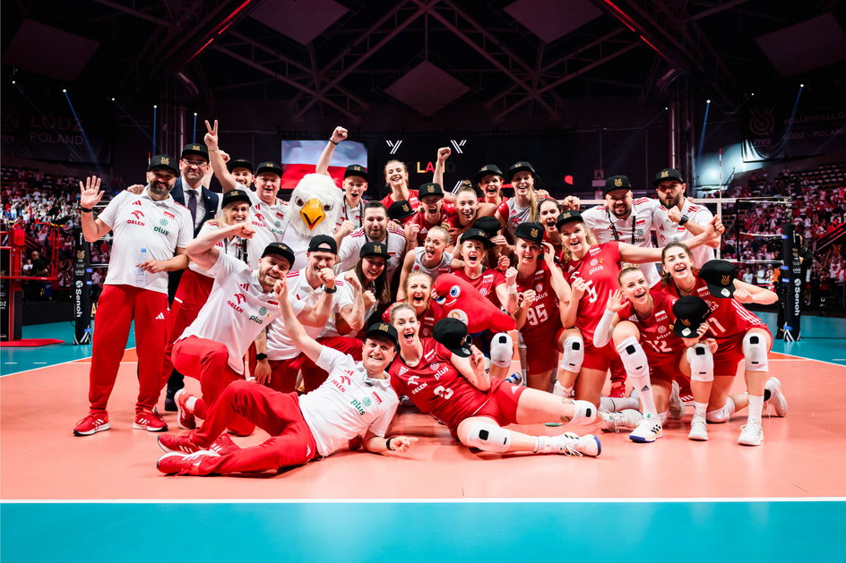 Reprezentacja Polski siatkarek po wywalczeniu kwalifikacji olimpijskiej podczas turnieju w Łodzi (16-24 września).