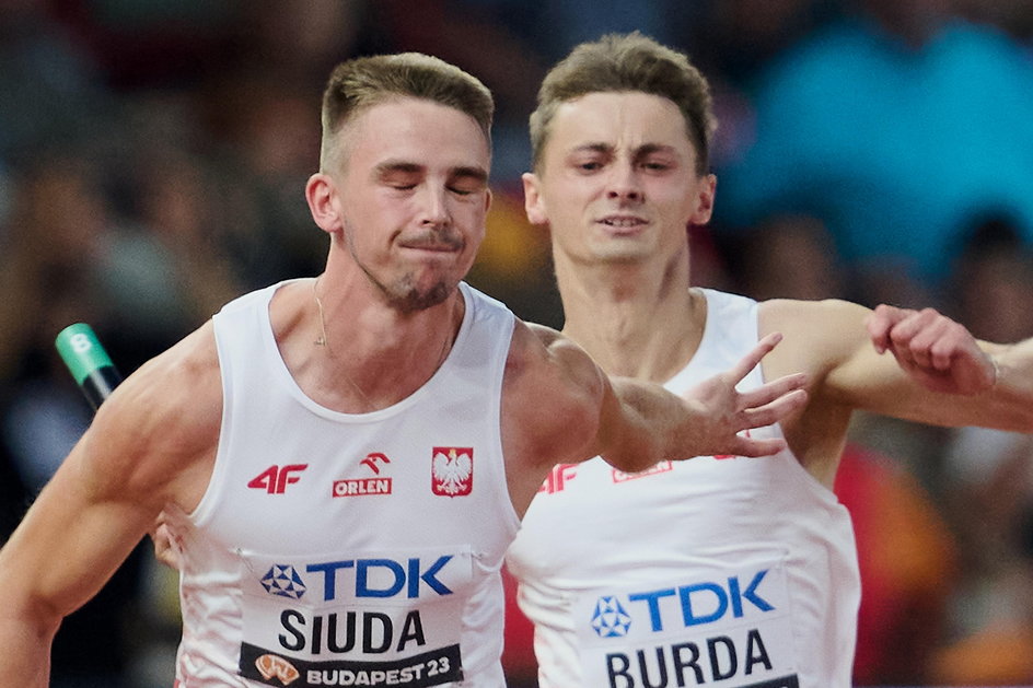 Pierwsza zmiana sztafety 4x100 m w Budapeszcie: Adam Burda i Mateusz Siuda