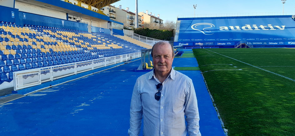 Były asystent Fernando Santosa z Estoril Praia na stadionie tego klubu