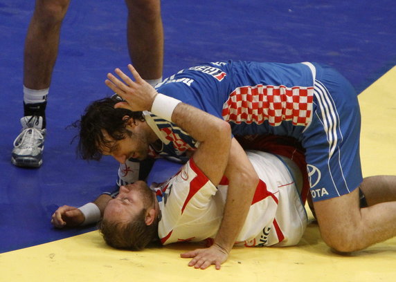 2010-01-30T164431Z_01_EIS19_RTRIDSP_3_HANDBALL-EUROPEAN.jpg