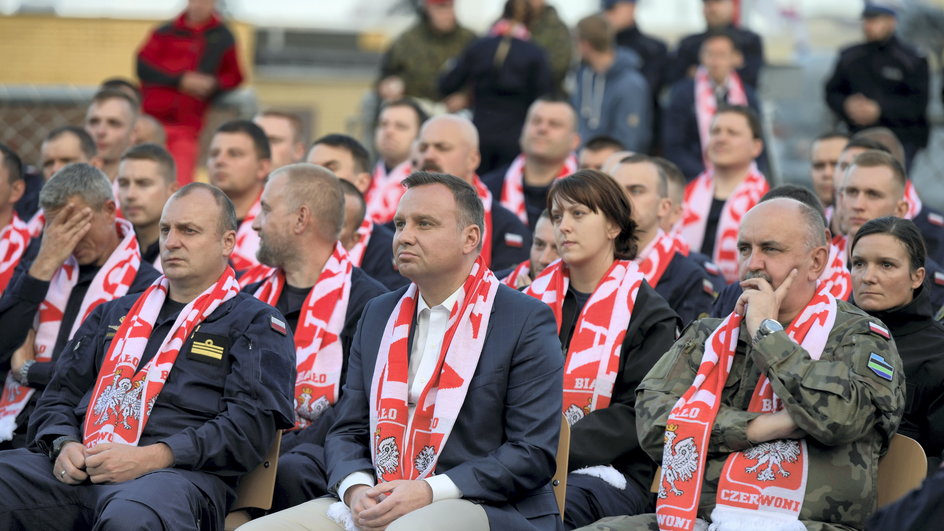 18624224 - GDYNIA PIŁKARSKIE MŚ2018 PREZYDENT DUDA KIBICUJE POLAKOM (Prezydent Andrzej Duda Paweł Werner Jarosław Mika)