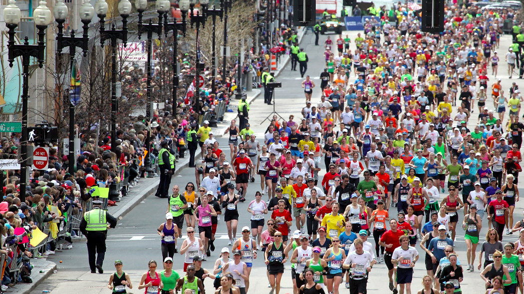 Co roku w Bostonie startuje blisko 40 tysięcy maratończyków