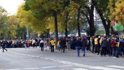 Tłumy kibiców przed stadionem w Lublinie