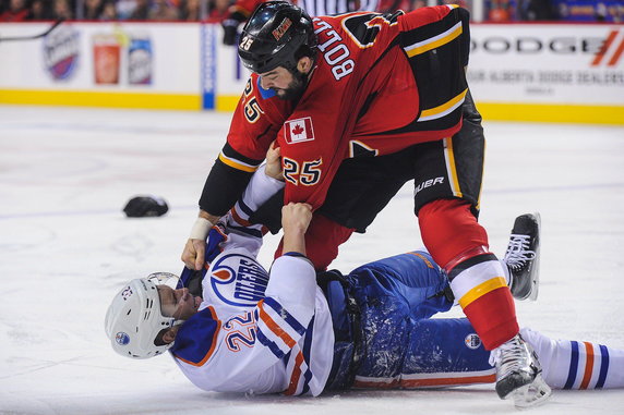Brandon Bollig (#25 Calgary Flames) vs Keith Aulie (#22 Edmonton Oilers)
