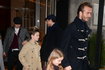 Harper Seven Beckham z tatą i braćmi w lutym 2017 r.