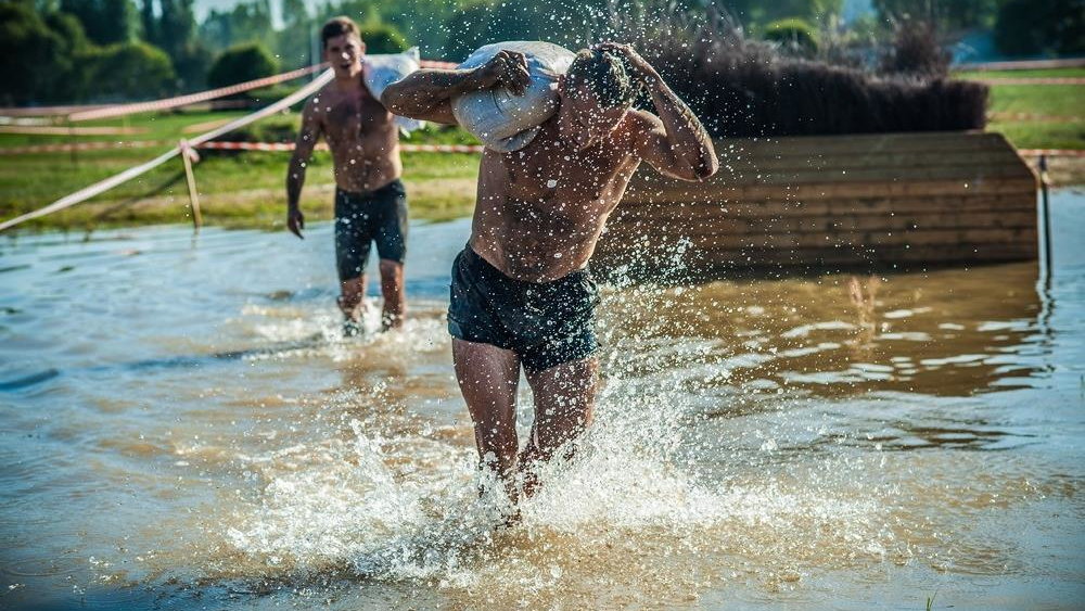 Runmageddon Rekrut to 6-kilometrowa trasa i ok. 30 przeszków