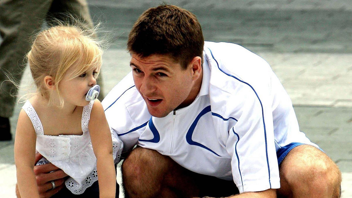 Steven Gerrard z córką Lilly-Ellą w czerwcu 2006 r.