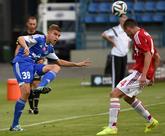 PIŁKA NOŻNA LIGA POLSKA WISŁA KRAKÓW RUCH CHORZÓW (Maciej Sadlok Michał Helik)