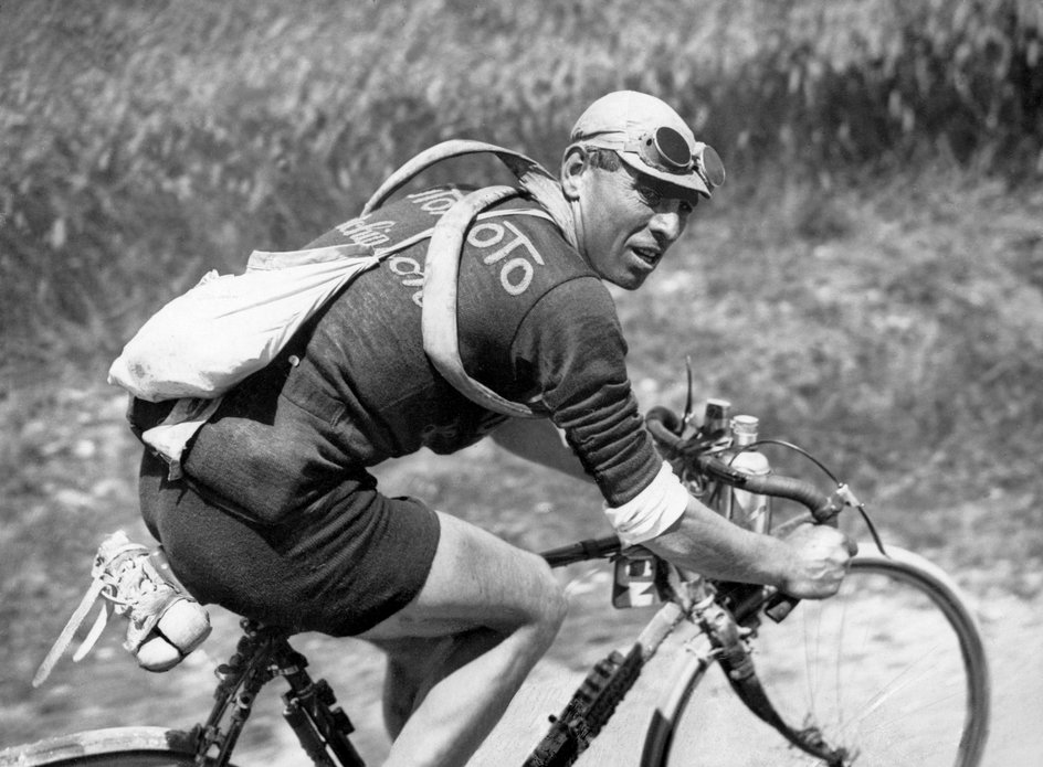 Lucien Buysse wygrał Tour de France w 1926 roku. Na rowerze przejechał aż 5745 kilometrów.