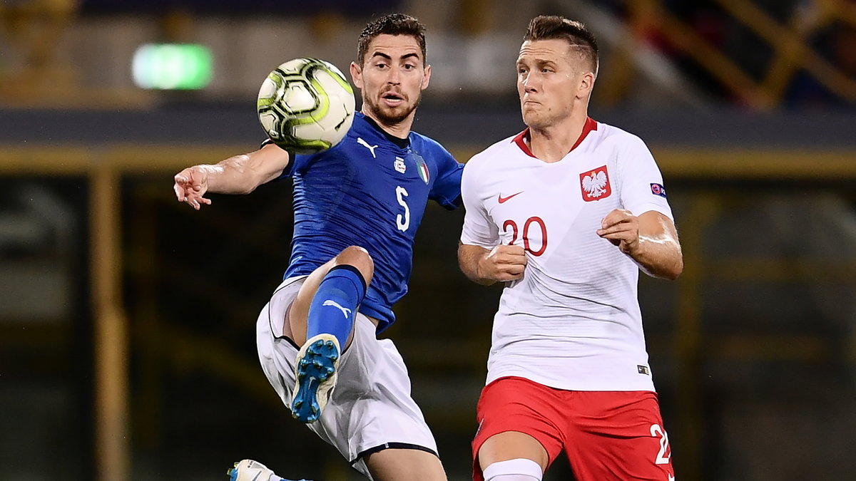 Piotr Zieliński i Jorginho w meczu Włochy - Polska w Lidze Narodów
