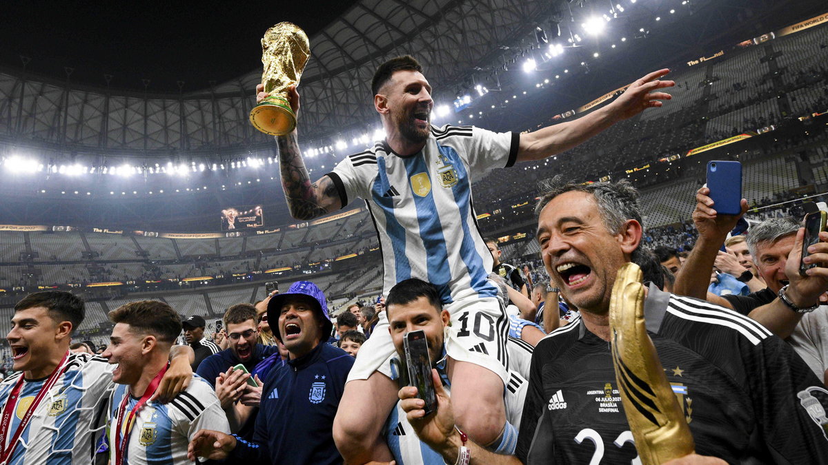 Lionel Messi cieszy się z mistrzostwa świata