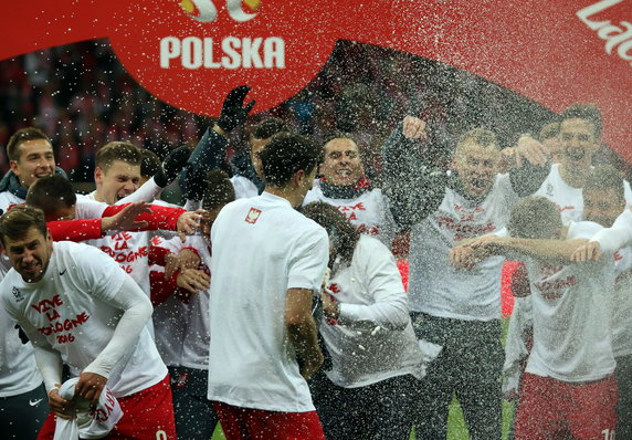 Reprezentacja Polski świętuje awans na Euro 2016