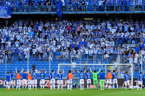 20704406 - PIŁKA NOŻNA EKSTRAKLASA LECH POZNAŃ LEGIA WARSZAWA (Piłkarze i kibice Lecha)