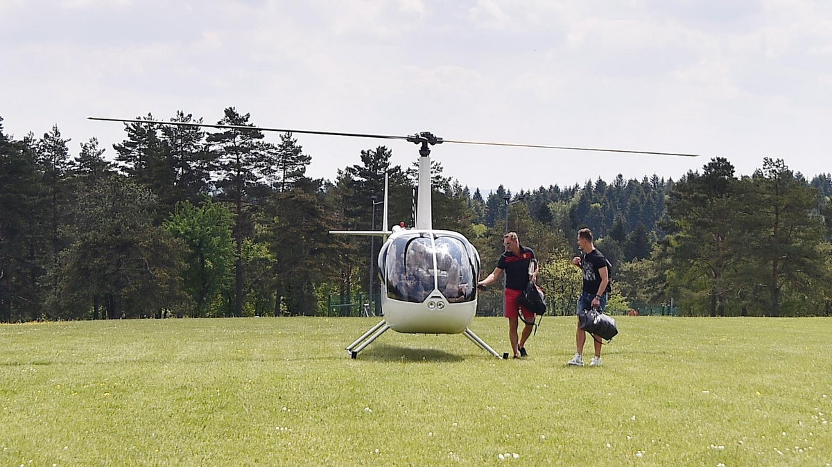 Arkadiusz Milik przylatuje helikopterem na zgrupowanie