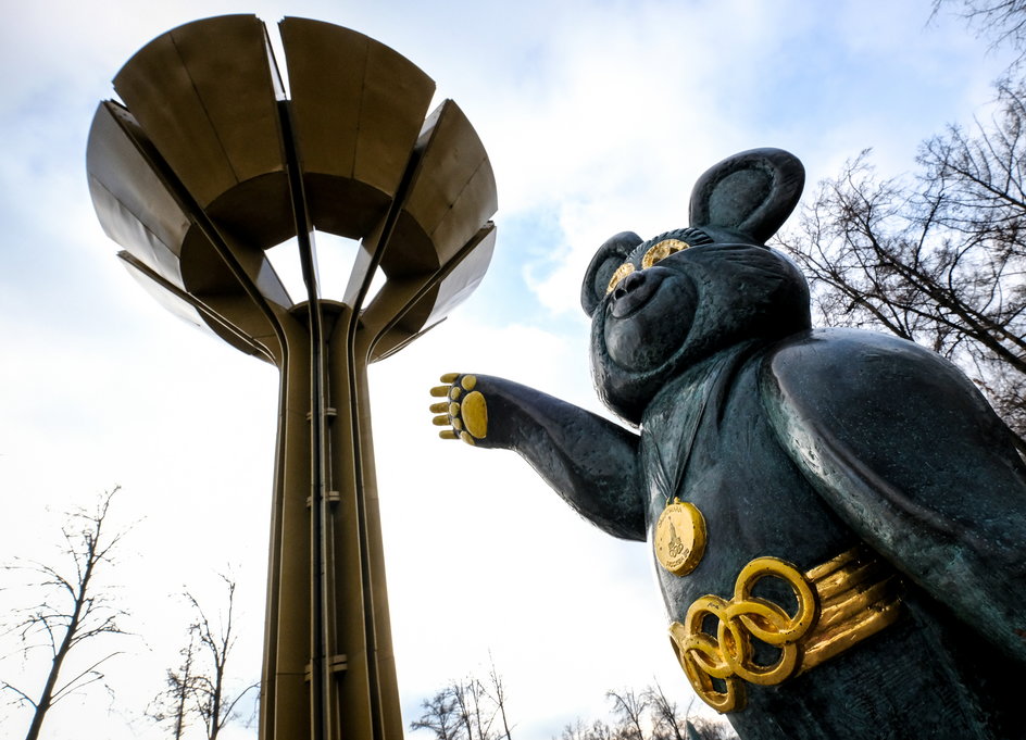 Przed IO w Moskwie w 1980 roku kosmonauci z ZSRR po raz pierwszy zabrali w kosmos olimpijską maskotkę. Szczęśliwcem był miś o imieniu Misza.