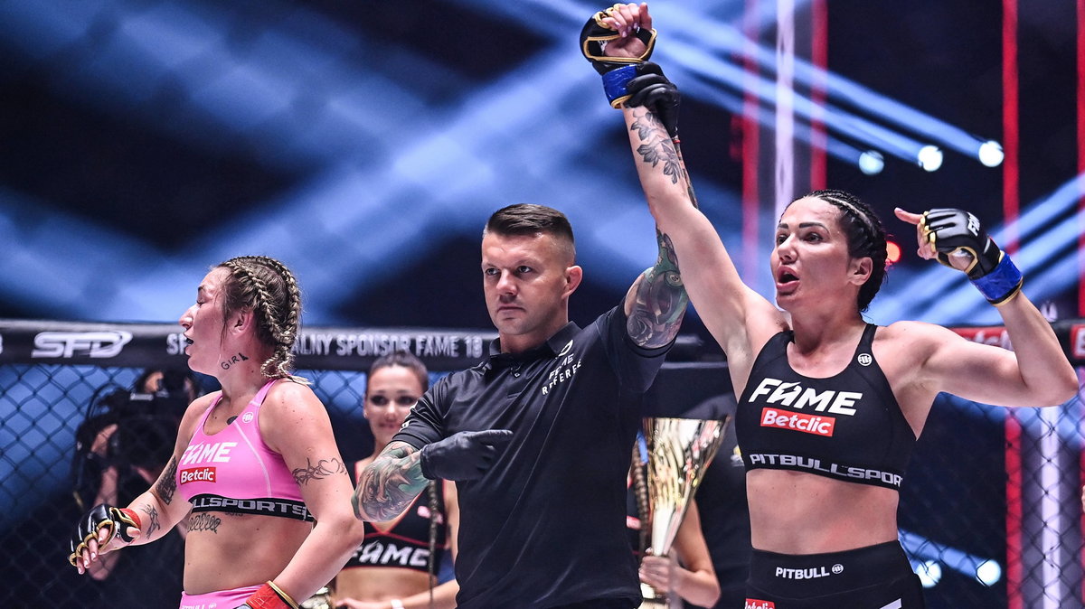 Ewa Brodnicka (z prawej) i Marta Linkiewicz na FAME MMA 18