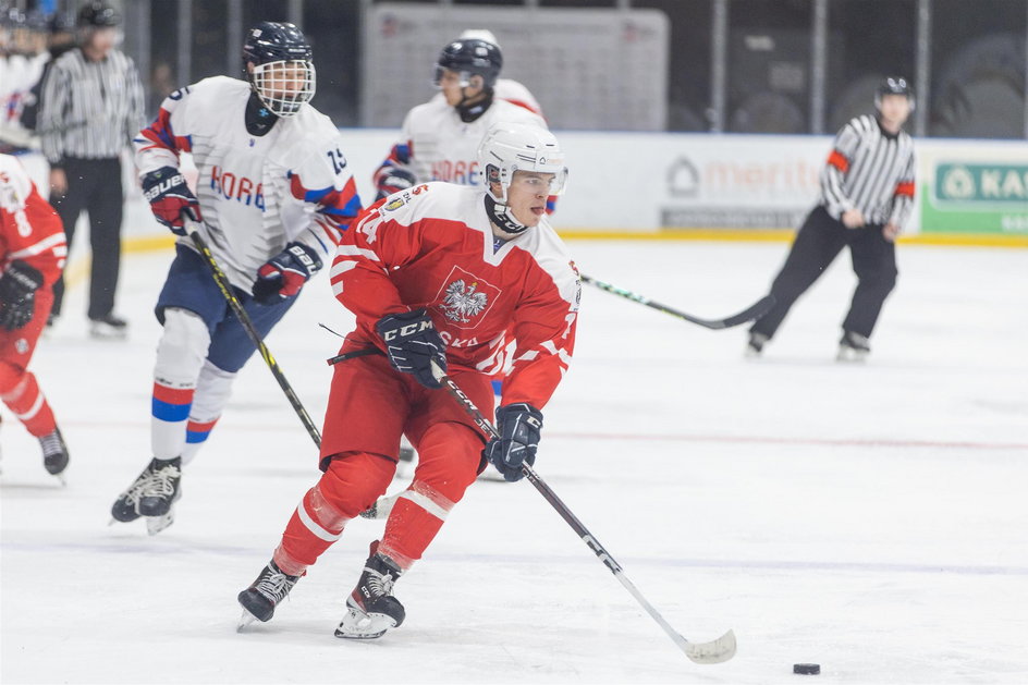 19-letni Krzysztof Maciaś podstaw hokeja uczył się w Podhalu Nowy Targ, a po szlifowaniu talentu w czeskich klubach trafił za ocean do WHL do kanadyjskiego Prince Albert Raiders.