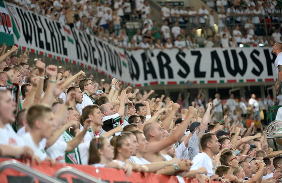 PIŁKA NOŻNA LE LEGIA WARSZAWA FK KUKESI (Kibice Legii)