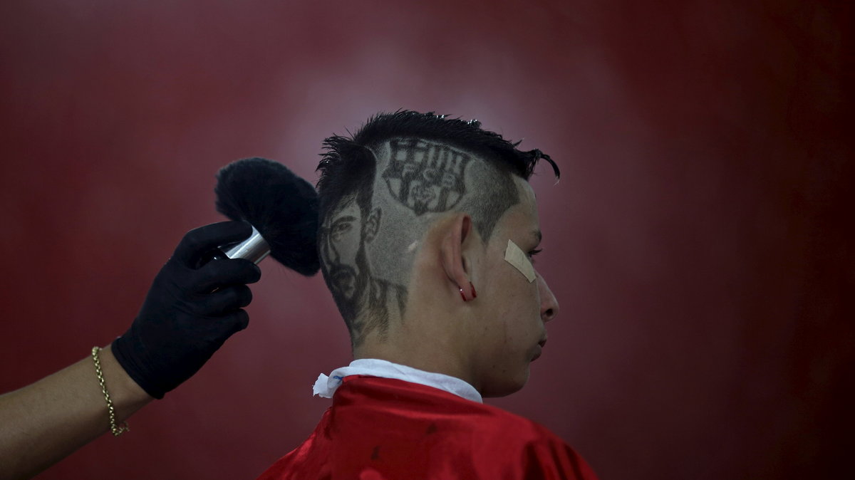 Fryzjer wystrzygł twarz Neymara na głowie kibica