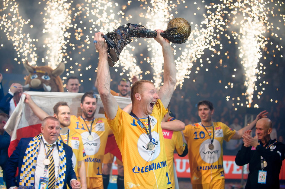 Pomimo obaw Karol Bielecki wrócił do gry i zdobywania trofeów. Z Vive Kielce zwyciężył w Lidze Mistrzów