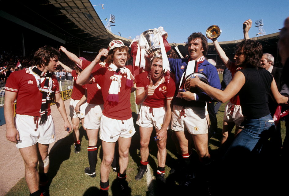 Radość piłkarzy Manchesteru United po finale FA Cup w 1977 roku