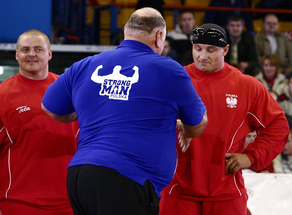 Sławomir Toczek i Mariusz Pudzianowski podczas zawodów w Pruszkowie w 2003 r.