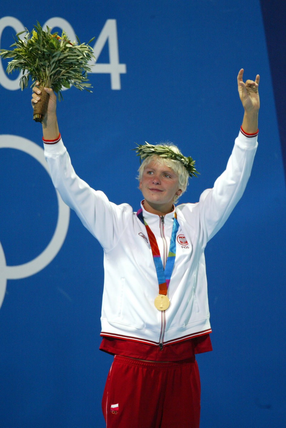 Otylia Jędrzejczak ze złotym medalem Igrzysk Olimpijskich w Atenach.