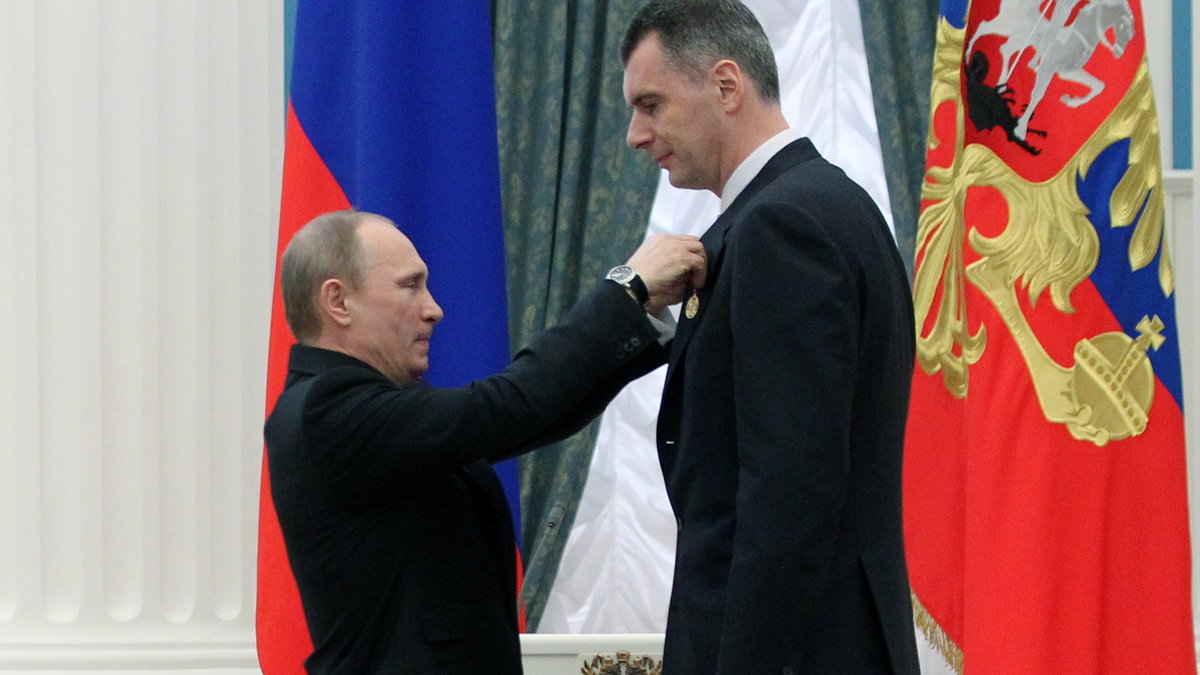Władimir Putin odznacza Michaiła Prochorowa za pomoc w organizacji igrzysk olimpijskich w Soczi w 2014 r.