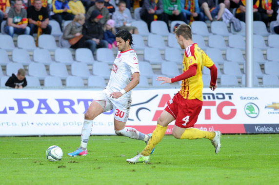 Hachem Abbes i Piotr Malarczyk w meczu Korona Kielce - Widzew Łódź