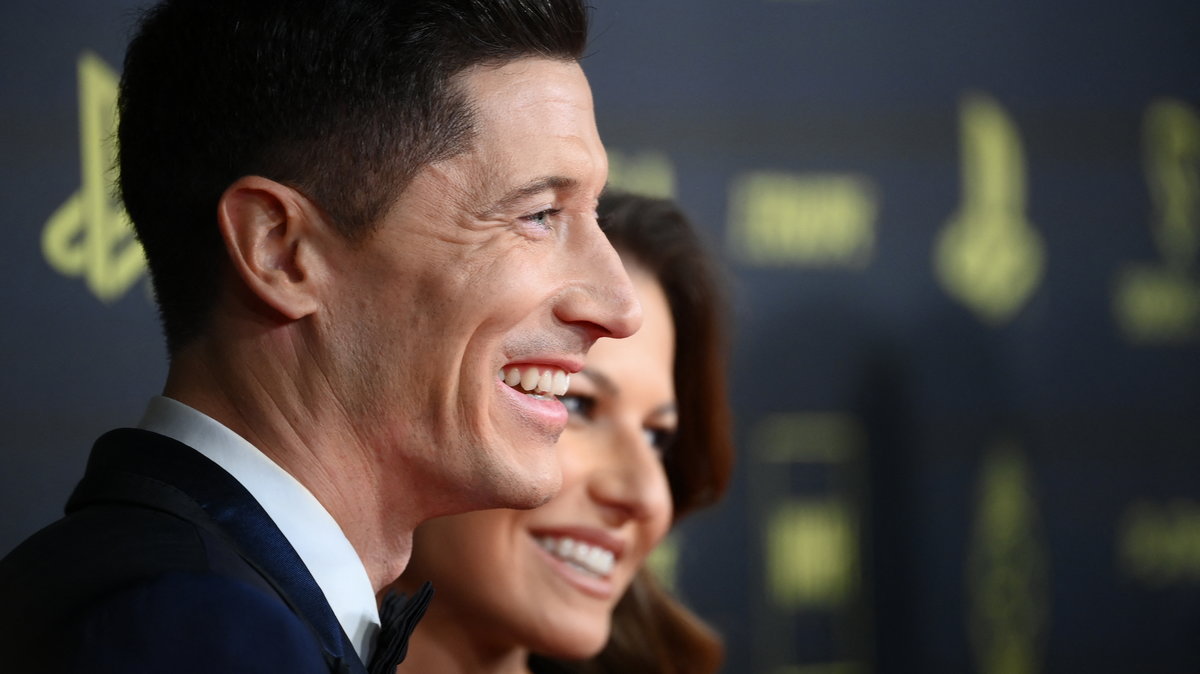 Robert Lewandowski z żoną Anną na gali Złotej Piłki w Paryżu