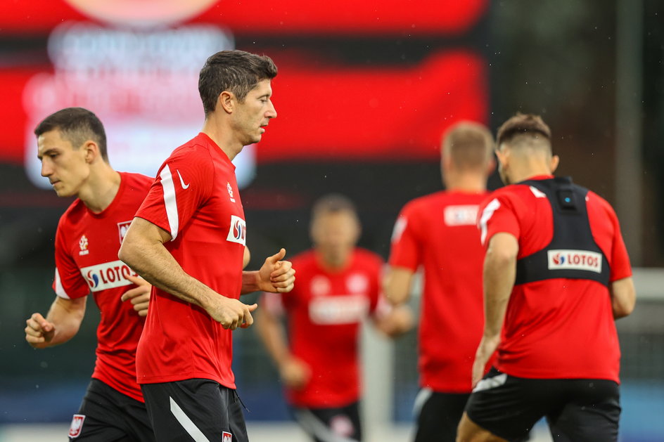 Bartosz Slisz i Robert Lewandowski na treningu reprezentacji Polski