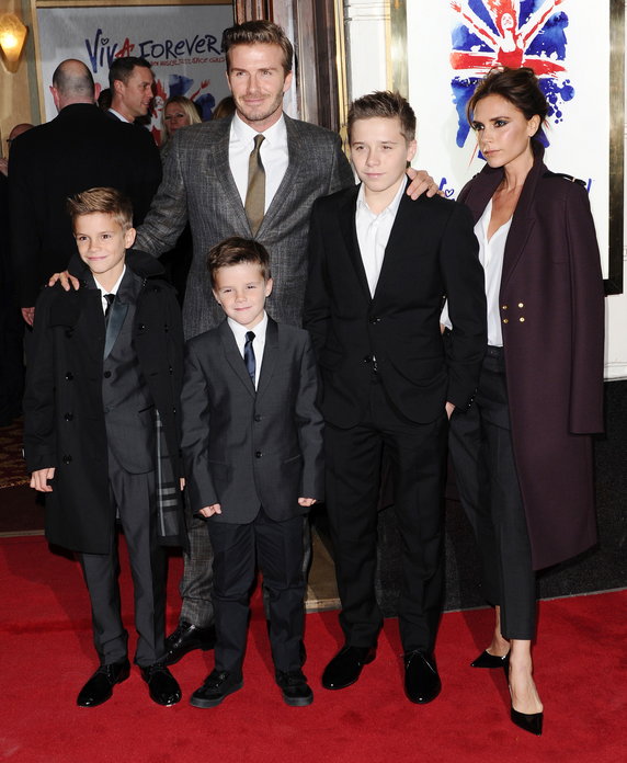 Brooklyn Beckham z rodzicami i braćmi w 2012 roku