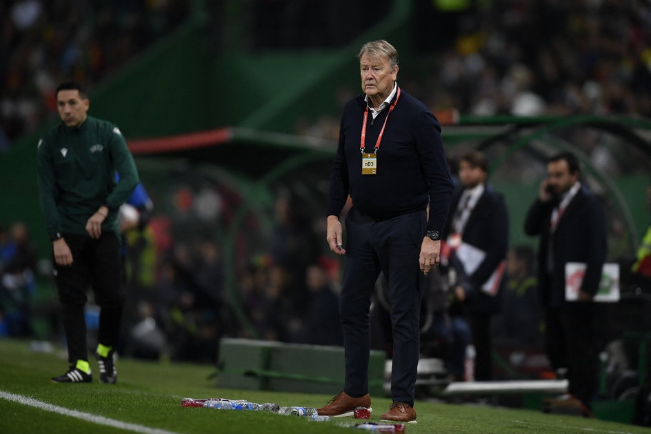 Age Hareide w roli trenera reprezentacji Islandii wyjazdowym meczu z Portugalią