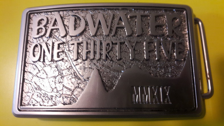 Metalowa klamra do paska – to nagroda dla tych, co ukończą Badwater 135