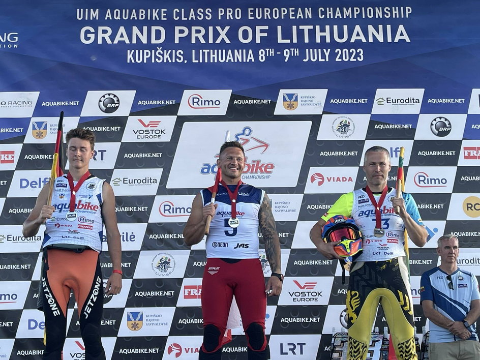 Marcin Senda na podium ME