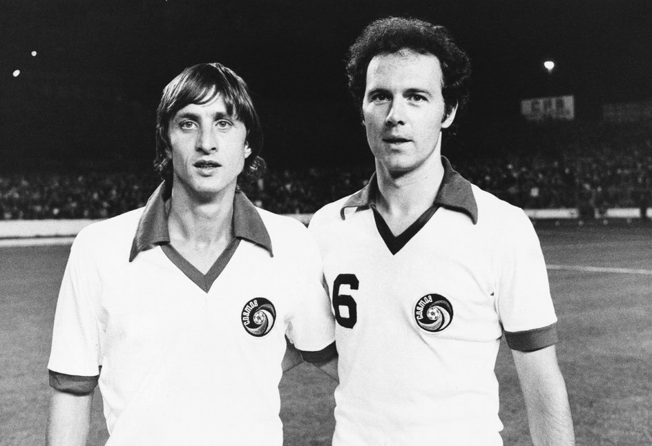 Od lewej: Johan Cruyff i Franz Beckenbauer w 1978 r.