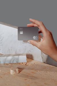 Wydawanie pieniędzy kartą kredytową
