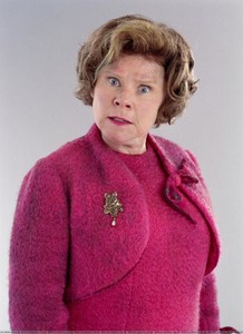 Z Dolores Umbridge która robi Ci dyktanda, wiąże cię do krzesła, bije cię po twarzy z liścia i linijką po dupie