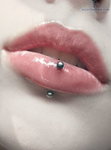 Vertical labret