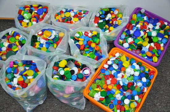 Znalezione obrazy dla zapytania: plastikowe nakrętki