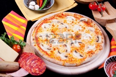 7365534-delicious-pizza-funghi.jpg