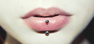 Vertical labret